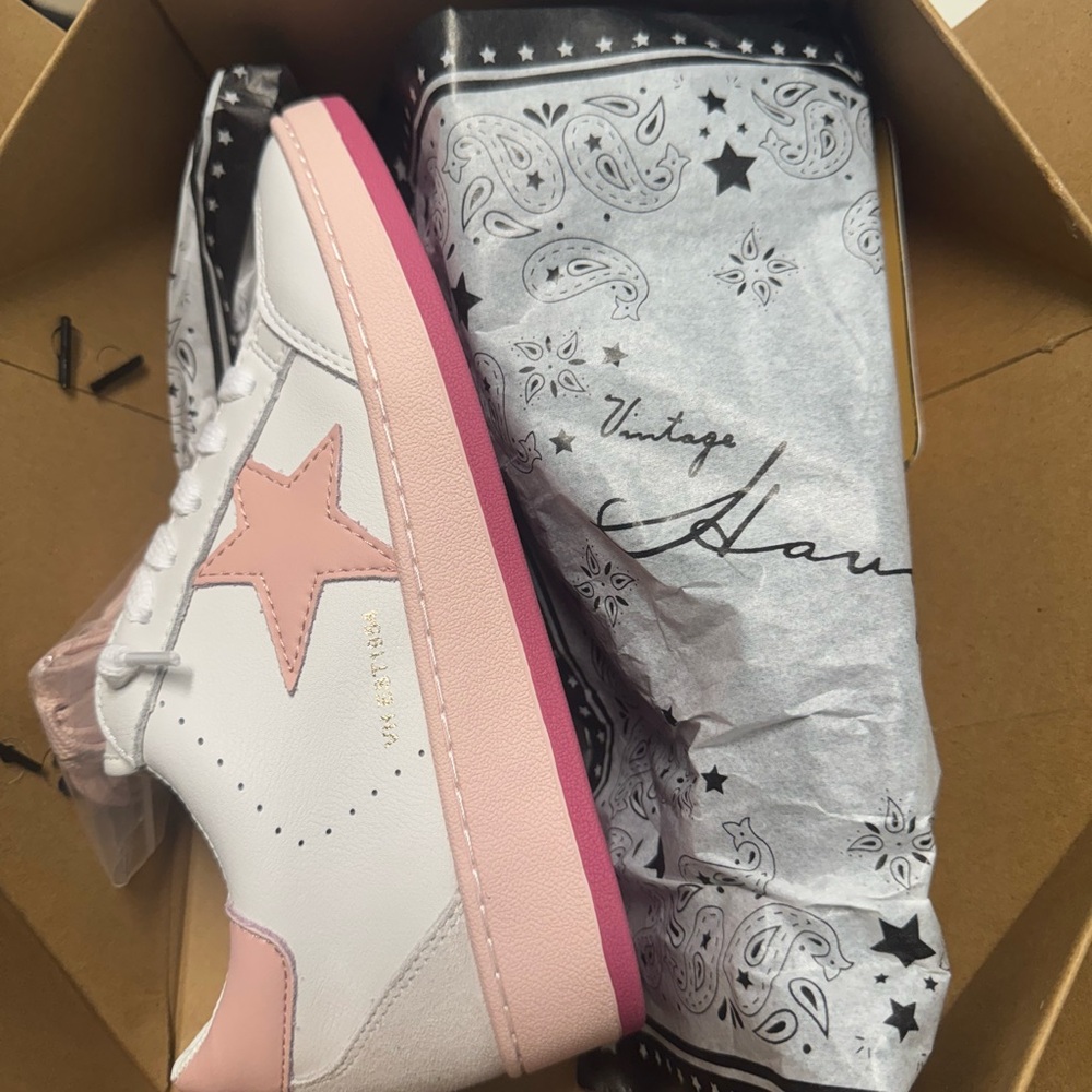 Vintage Havana New in Box White and Pink Star Sneakers